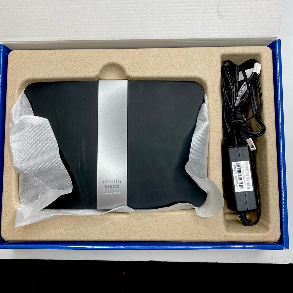 Cisco Linksys E4200 Maximum Performance Dual-Band N Router w/Box, SetUp Disc - Picture 15 of 16